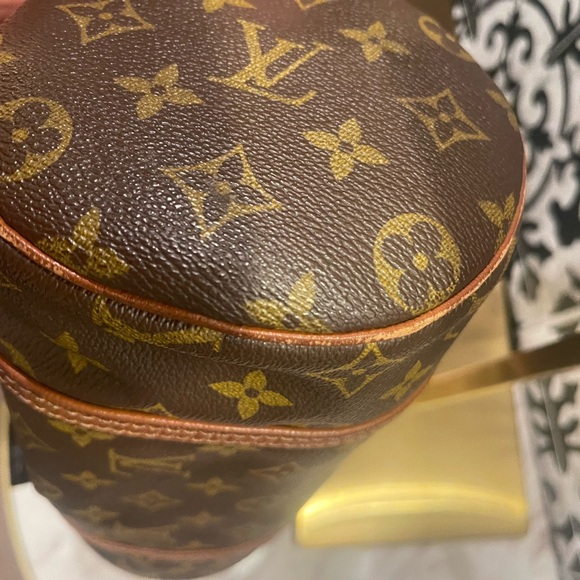 Fair Used Condition LOUIS VUITTON Papillon 26 Handbag - Picture 7 of 10